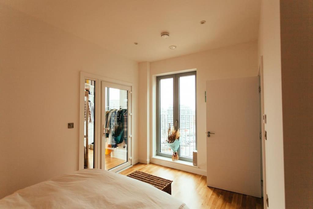 3 Bedroom Penthouse With Terrace And Skyline In Battersea Лондон Экстерьер фото